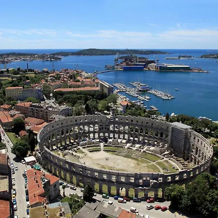 Appartement With A Parking Space - 14533 Pula