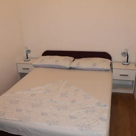 With A Parking Space - 14533 * Póla